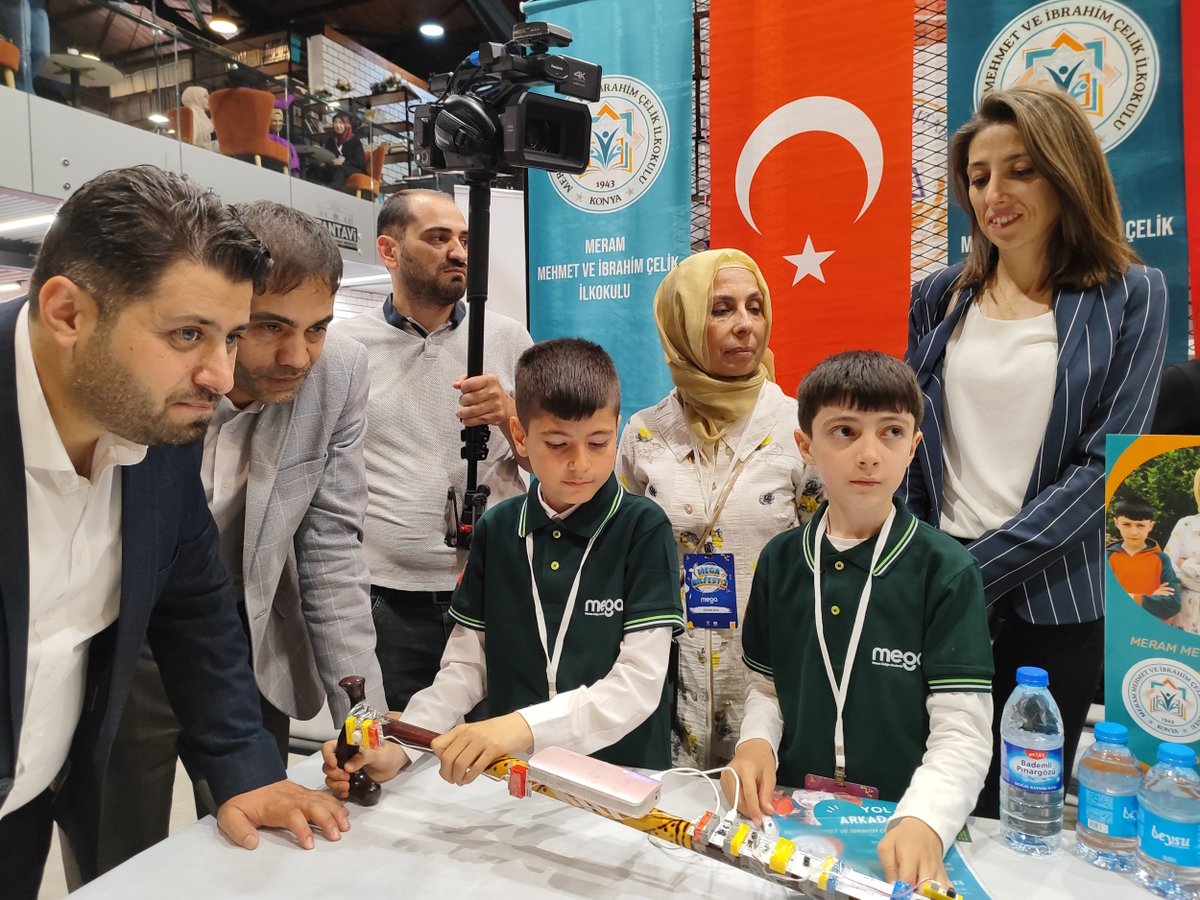 Bugün  MEGA Bilim Festivalinde öğrencilerimizin hazırlamış olduğu YOL  ARKADAŞIM isimli Görme engellilere yönelik Akıllı Baston projemizi  Tantavi Kültür Merkezindeki 18 nolu standımızda ziyaretçilerimize  tanıttık. Emeği geçenlere çok teşekkür ediyoruz. <a href="/micelikilkokulu/">Mehmet İbrahim Çelik İlkokulu</a>