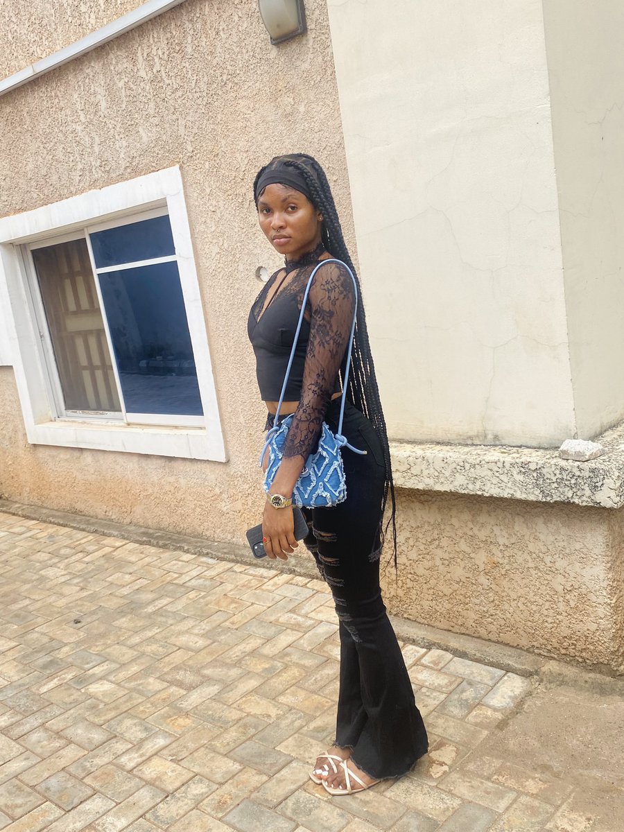 I’m 22yrs and am still a virgin 😪I really want to be deflowered.I want to know how it feels😩