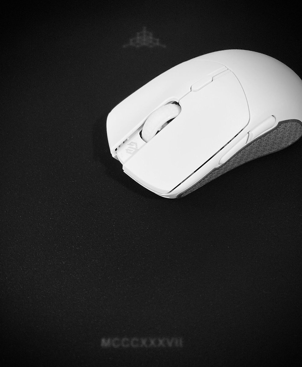 With <a href="/hausgameS_/">haus</a> review out I quickly want to share my thoughts on the <a href="/ultima_machina/">māchina ᵁᴸᵀᴵᴹᴬ</a> hard pad.

For reference, I chose the B12 (My goal was a rougher GSR-SE'ish pad).

Now I've only used it for 2 weeks so I can't comment on long term yet.

For my thoughts - rad below 👇