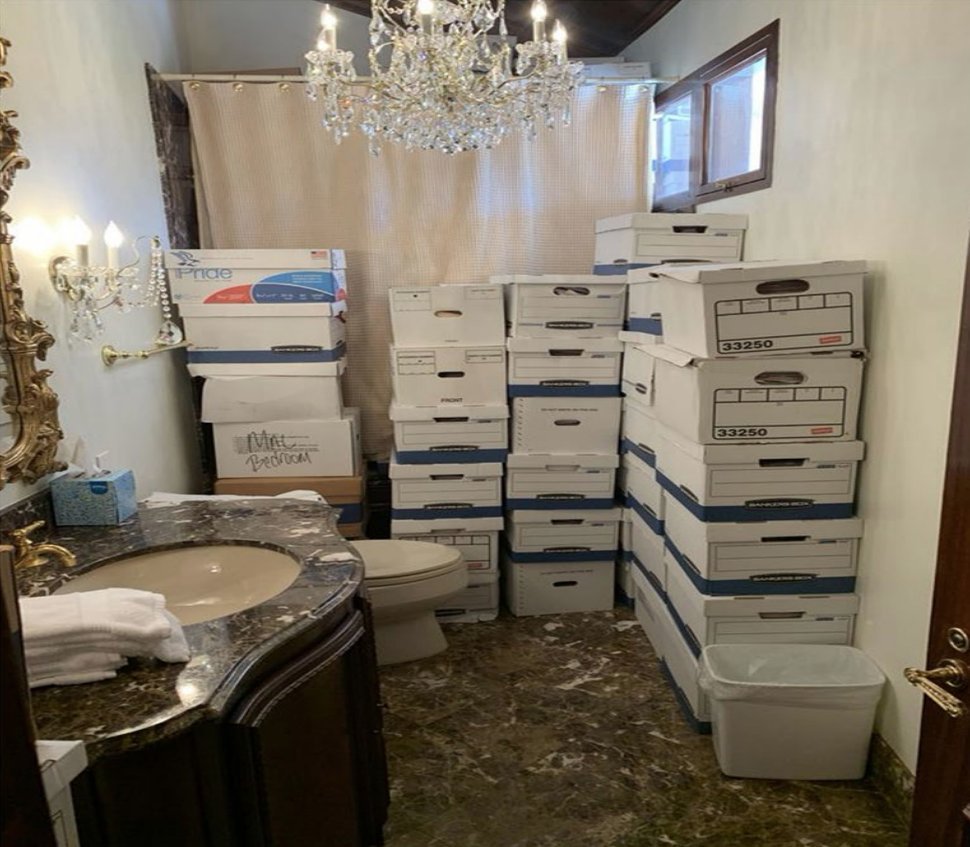 BNONews's tweet image. Photos released showing boxes with classified information at Trump&apos;s home