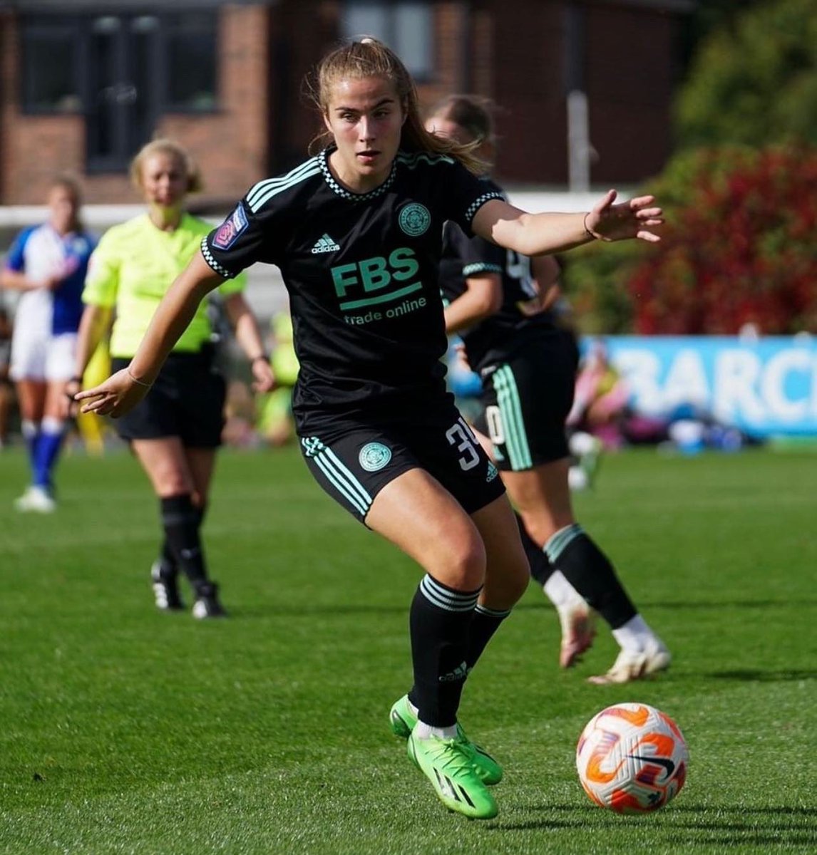 Thank you <a href="/LCFC_Women/">LCFC Women</a> for the last 8 years, I am forever grateful for the opportunities I was given leading to my WSL debut and my first senior goal. I have met some amazing people who have supported me throughout my time at the club but it’s time for a new chapter…🇺🇸