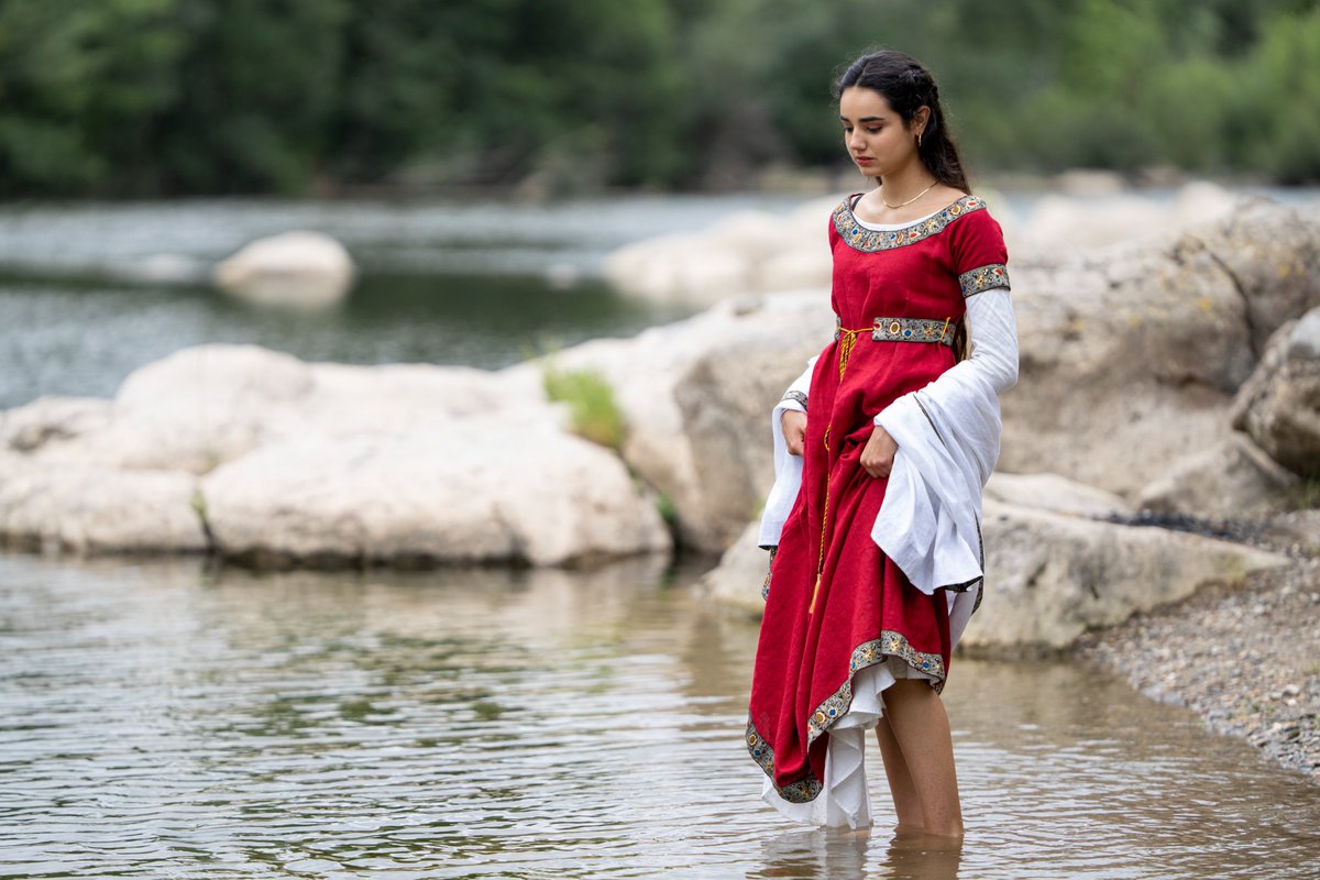SandyBlancoOff's tweet photo. Tournage du teaser du Festival du Fantastique de Béziers 2023 en cie de Ondine, étudiante TC talentueuse et Chris Mano, cascadeur équestre accompagné de Enzo. Un tournage rude 🎥🦄 Merci à @Augustindu34  pour les photos et son focus légendaire ! @we_fantastique @Iutbeziers https://t.co/2K3nrPV9IF