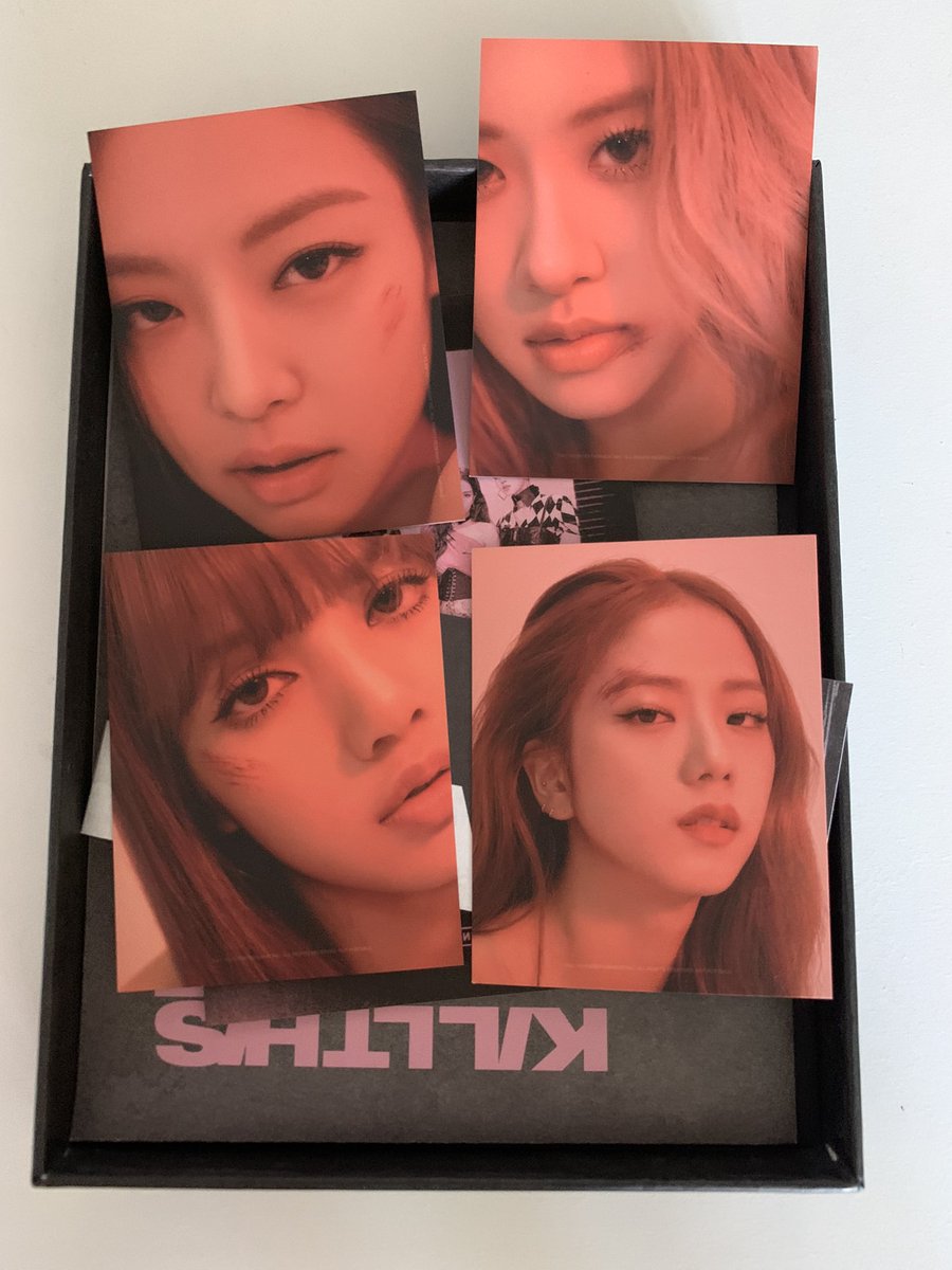 lalisung's tweet photo. • kill this love - black version
(sem photocards, porém de resto completos), contém:
- photobook
- photozine  
- accordion lyrics book 
- adesivos
- postcards
- cd

R$80,00 https://t.co/LHYUSyXVxe