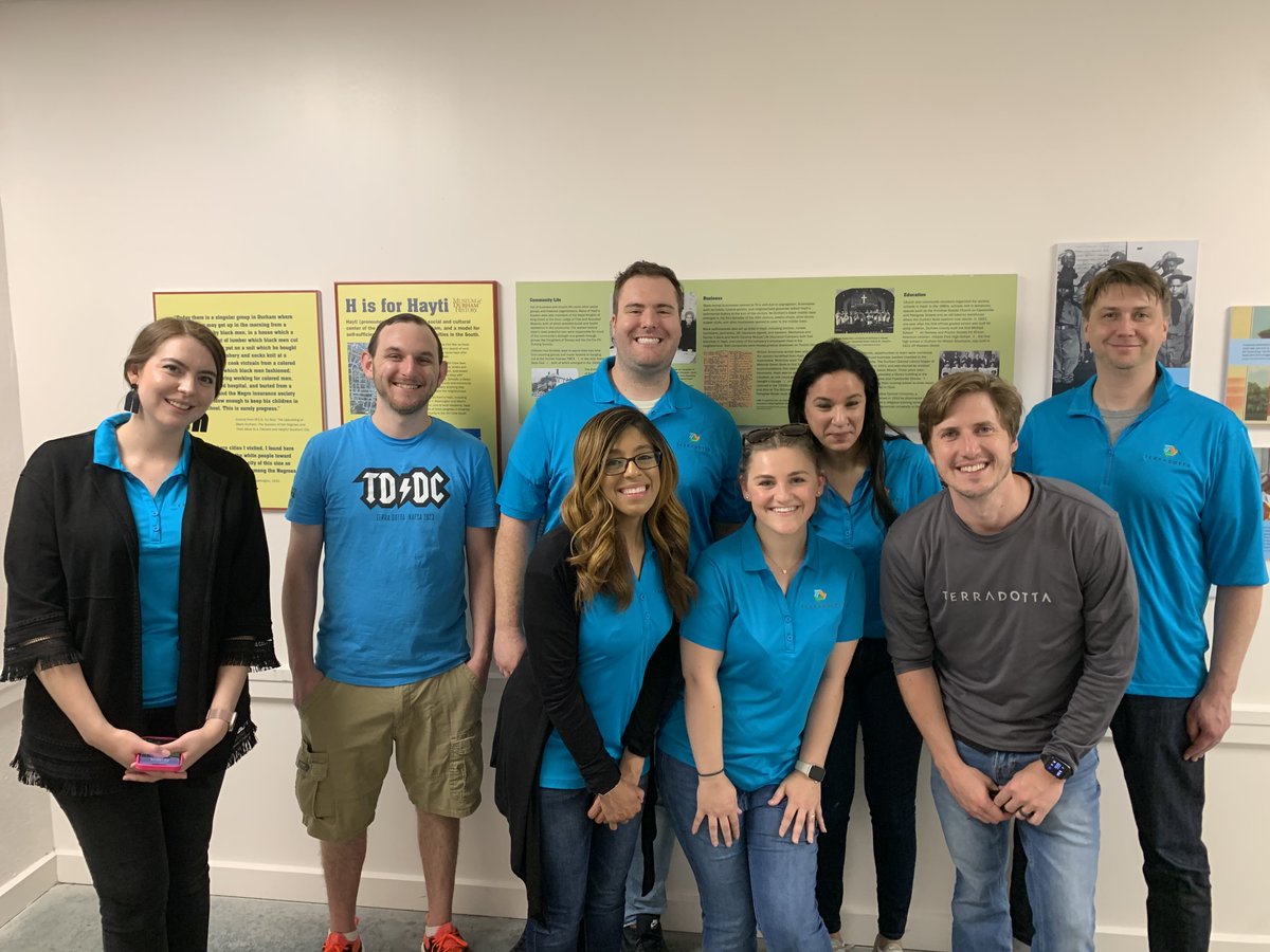 StudentUDurham's tweet photo. Thanks to the @DurhamAcademy for their generous furniture donation and to the volunteers who helped load and unload the trucks. Grateful for @TerraDotta's kindness too. Their support made a significant impact. #BigUps
#EmpoweringStudents #BuildingLeaders #ChangingCommunities https://t.co/SLwZupek6H