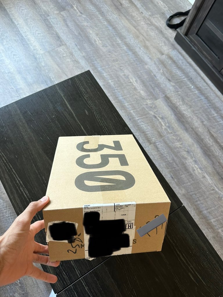 DjForumHTX's tweet image. Thanks to @adidasoriginals for the great packing job on the 350’s that restocked on #Yeezyday ! No double box and label direct on the shoes with clear tape! Also shoutout to @FedEx, your guys have an insane amount of self control! @La3Life @snkr_twitr @Complex
