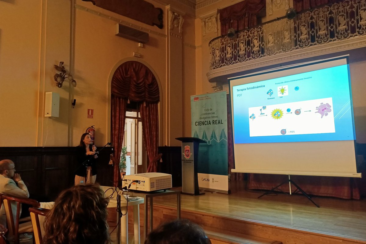 quicap_lab's tweet photo. @GemaDrGr1 en su charla sobre la aplicación de la luz en el tratamiento de enfermedades dentro del Ciclo de Conferencias Divulgativas Breves CIENCIA REAL @FCTQ_uclm @uclm_es https://t.co/IPIyZKSF6e
