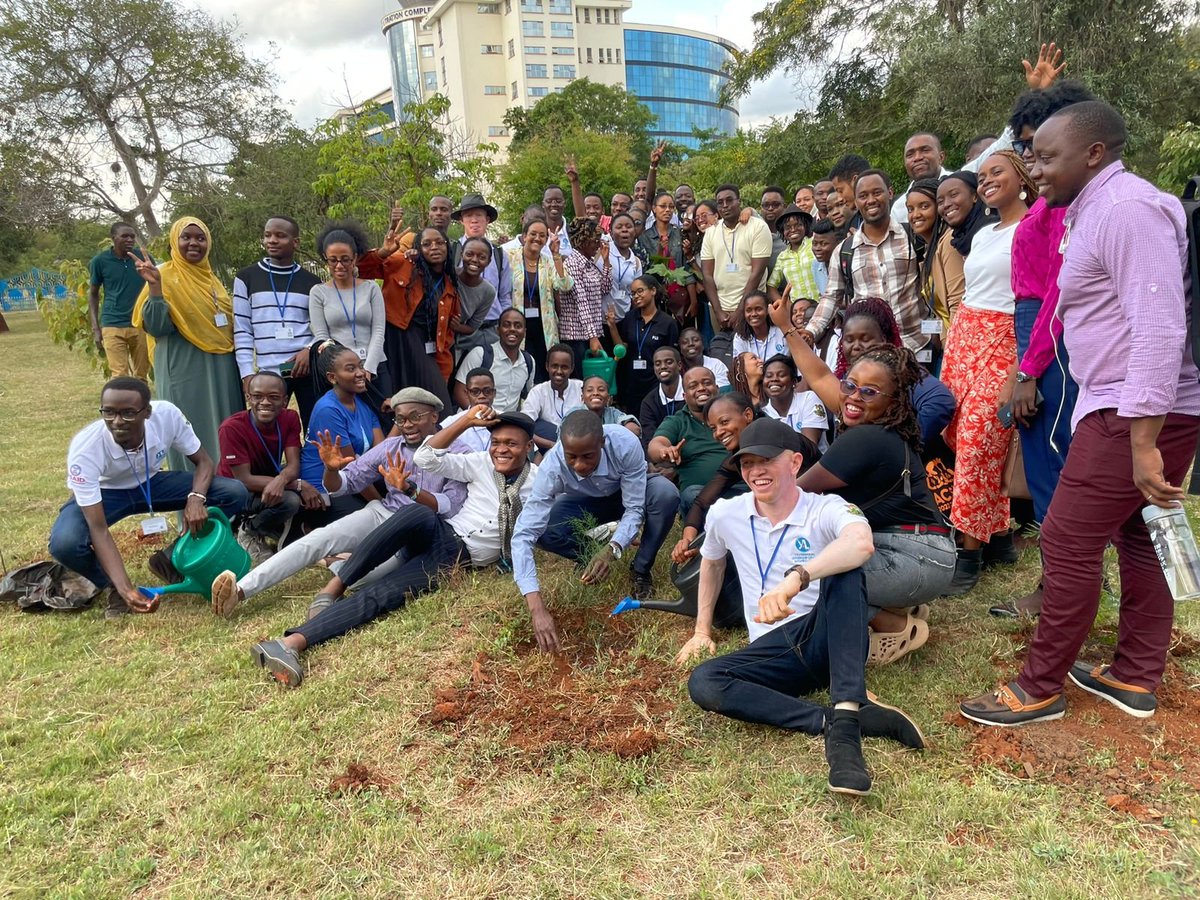 NAKELLO's tweet photo. Week3 of continuous learning #Designthinkingchallenge and also #SocialBusinessModelCanva made me reflect fully on the social value proposition of my proposed initiative. Closing it off today with community service. A journey worthwhile. #YALITransformation #impact https://t.co/qyVvCa8kSi