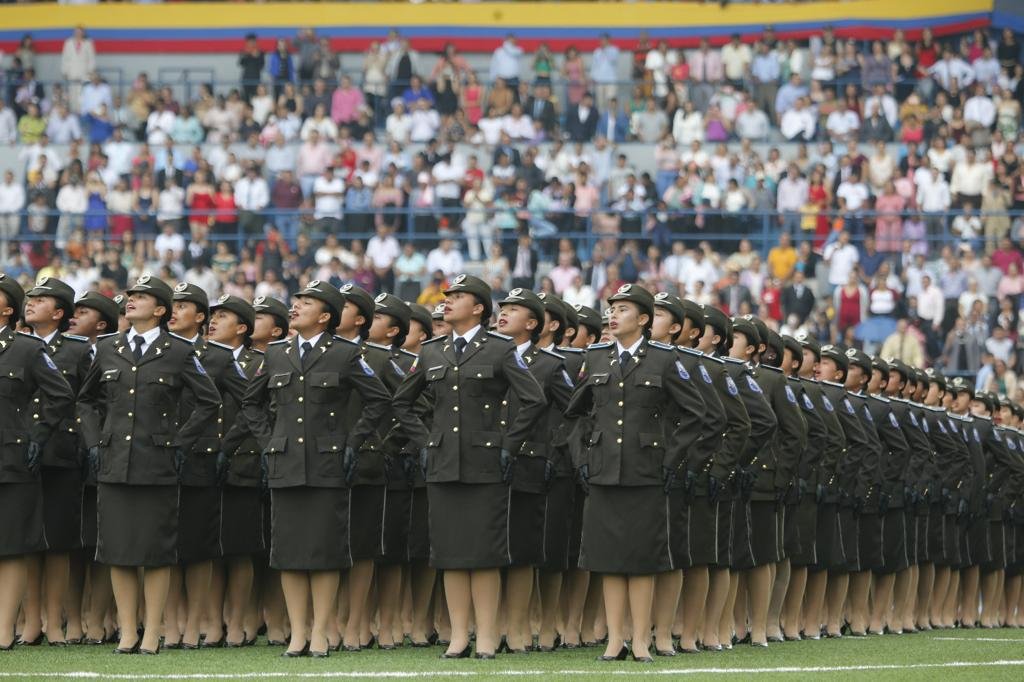 LassoGuillermo's tweet photo. Doy la bienvenida a los más de 8000 jóvenes que se sumaron esta semana al equipo de oficiales y técnicos operativos de la @PoliciaEcuador. Ellos se unen a nuestro principal objetivo como país: enfrentar la amenaza de la delincuencia y brindar seguridad a las familias ecuatorianas. 

Son ya cerca de 60 000 policías y para noviembre nuestro país contará con ¡65 000! Cumplimos nuestro compromiso con la seguridad de los ecuatorianos.

#NuestroTrabajoContinúa