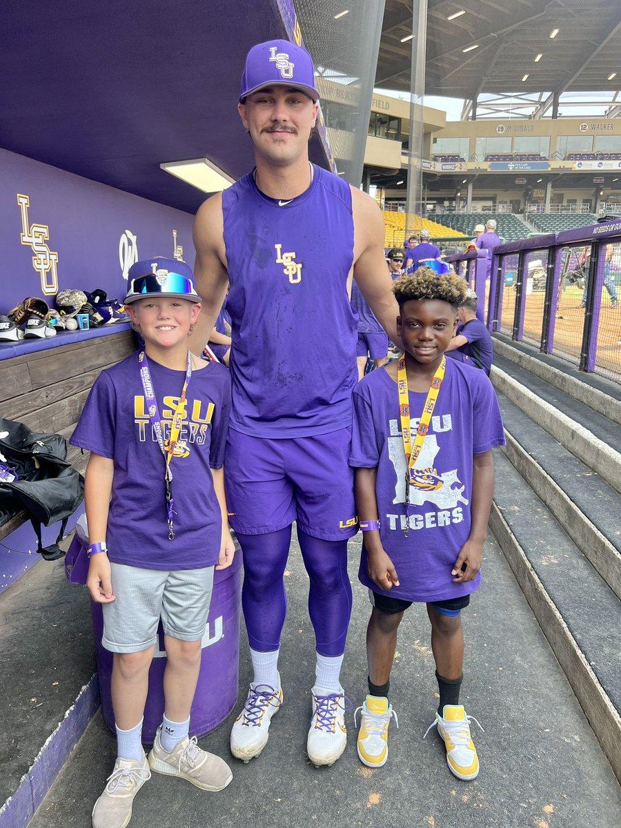 Quick stop at the Box! #BeLikeCJ #GeauxTigers 🐅