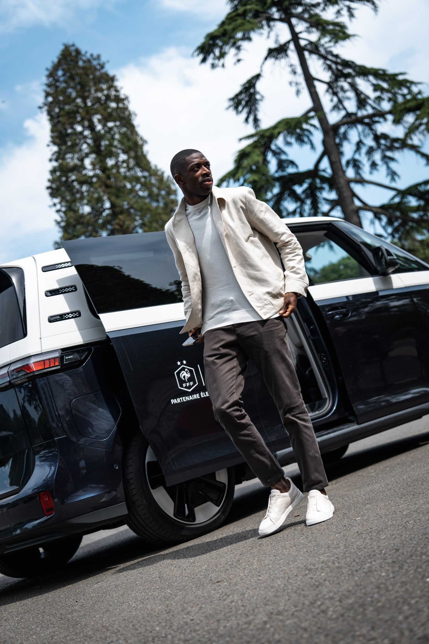 Ousmane Dembélé on X: "📍Clairefontaine 👍🏿🇫🇷 https://t.co/YhCZQMwZwJ" / X