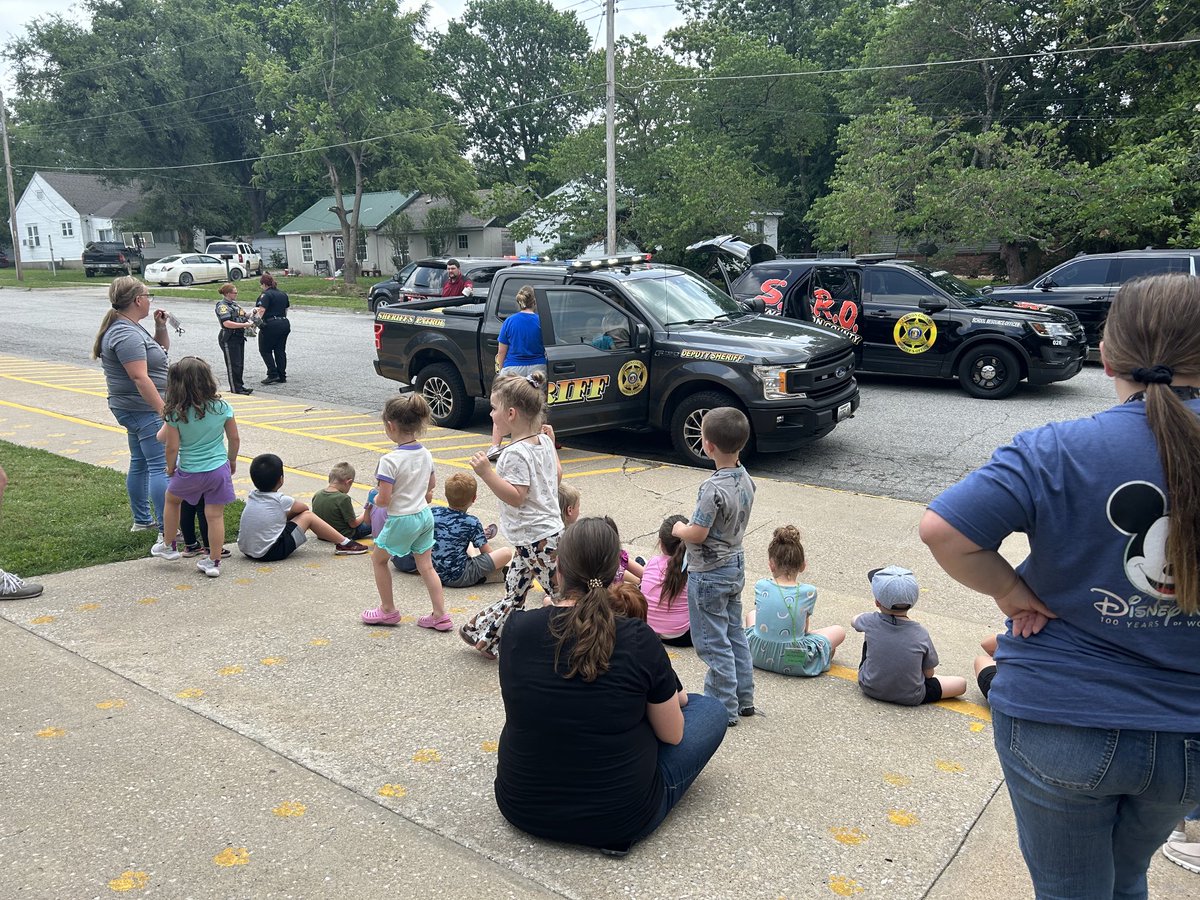 bryan_tigers's tweet photo. Thank you to Officer Goodwin and the Vernon County Sheriff’s Department for supporting Safety City! https://t.co/BoPaXePsiF