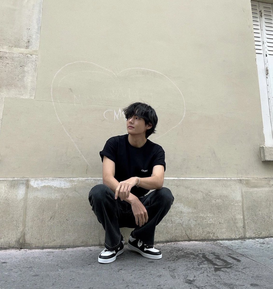 kthvnews's tweet photo. Frederic Arnault, CEO of TAG Heuer and Chairman of LVMH is now following Taehyung on Instagram. https://t.co/PkAHN0UR1s