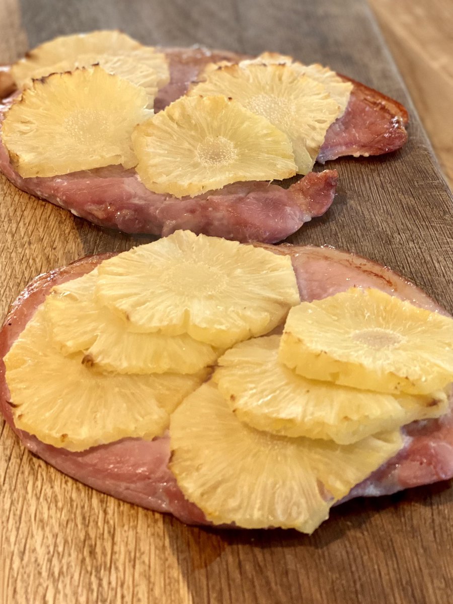 I was given a pineapple last week, and today - whilst passing a butcher’s - got the urge to cook this… #backtothe70s #homecooking