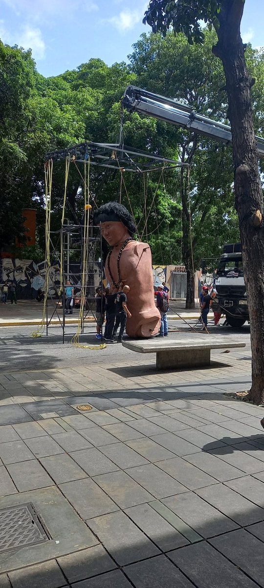 sandyc40's tweet photo. Señores, oficialmente llegó al Parque Carabobo en la Candelaria, la resistencia indígena.
Cuando no hay más nada en que ocupar tiempo, dinero esfuerzo etc,etc, etc... 🤨
@Naky @LuisCarlos https://t.co/ttr9SNtkXf