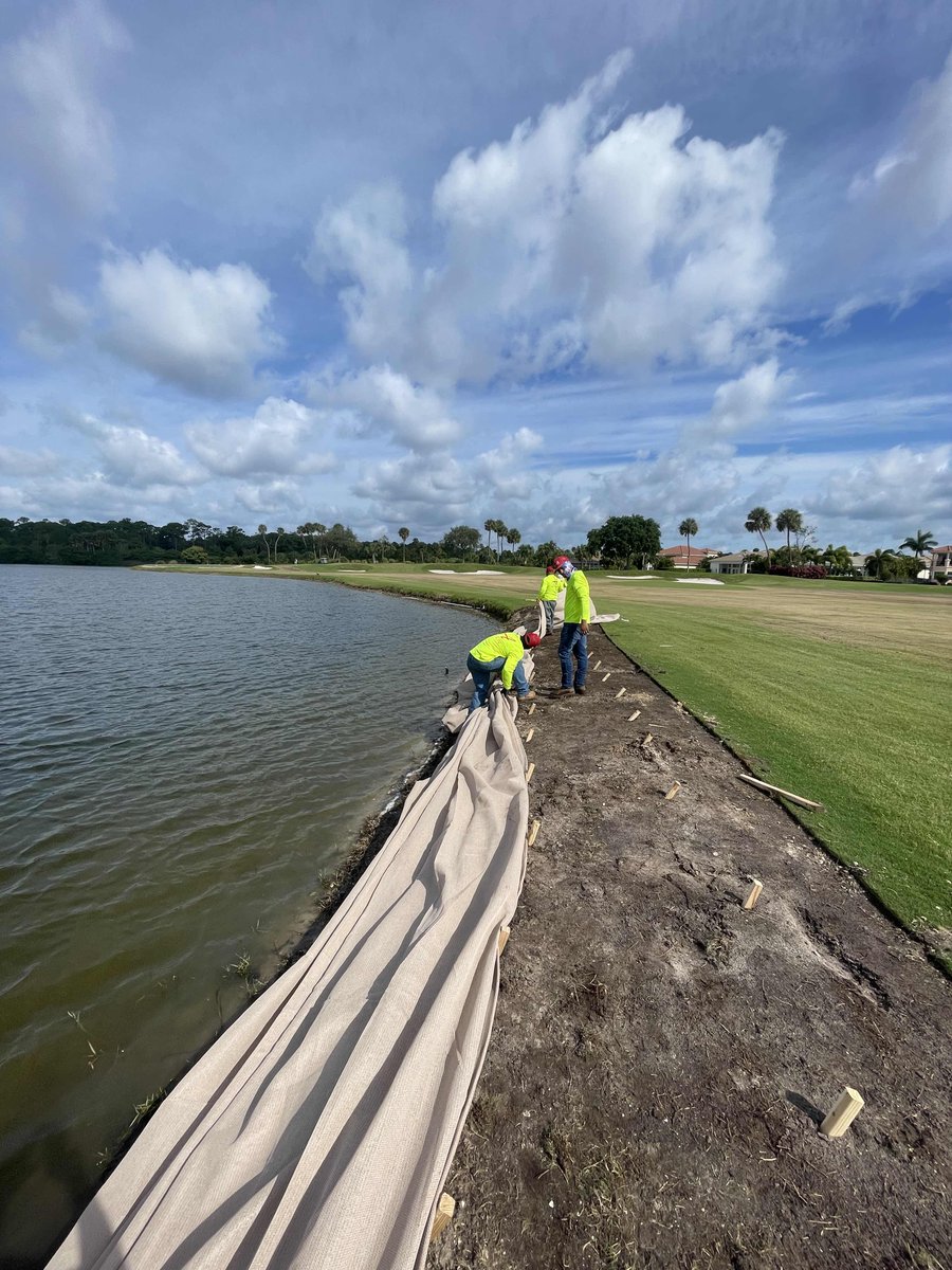 Our Aspen crew has had an informative couple of days at our Jupiter Country Club site. The crew has been trained and certified in the installation of SOX Erosion Solutions designs.