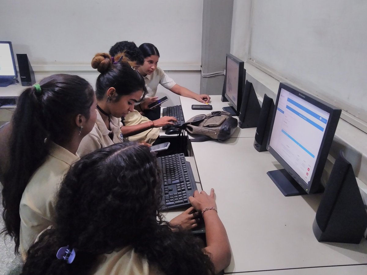CBIT_ARRIETA's tweet photo. #09dejunio Continuación en el apoyo a estudiantes de Quinto año en el proceso de registro del Sistema Nacional de Ingreso en el CBIT Carlos Manuel Arrieta, secciones A y B @_LaAvanzadora @FundabitAragua @pedrogordon2121 https://t.co/NoCElii93M