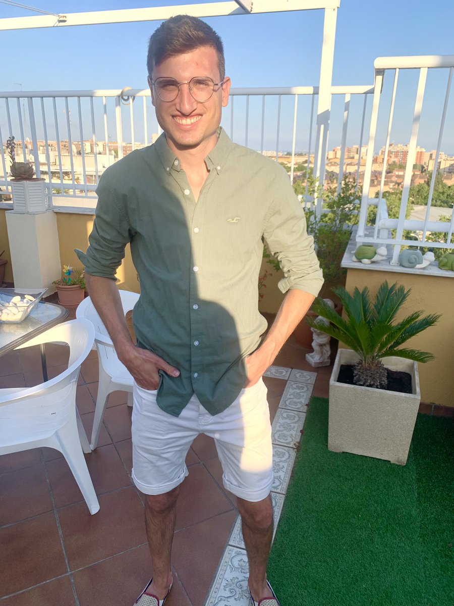 It’s friday!! 🎉 #divendres #friday #gay  #lgb #picoftheday #postureo