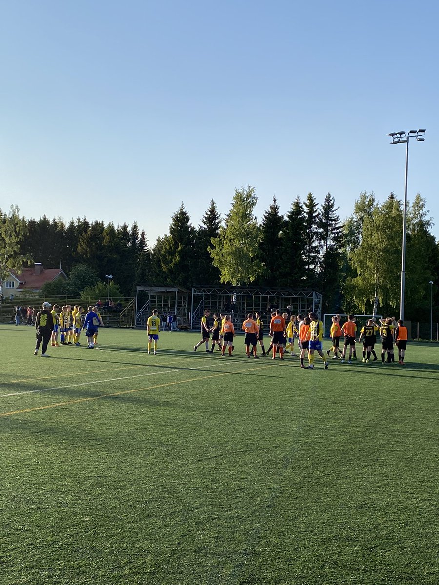 P20 Kakkonen pelattu läpi. Ulvilan Mynsterin ilta-auringon alla FC Ulvila - PIirot 1-5 (0-1). 6 matsia, 6 voittoa, maaliero oli 28-6. Valmistautuminen syksyn A1 divariin alkaa nyt. #palloiirot #junnufutis #palloiirotofficial #parasAryhmä #Ajun #U20 #P20