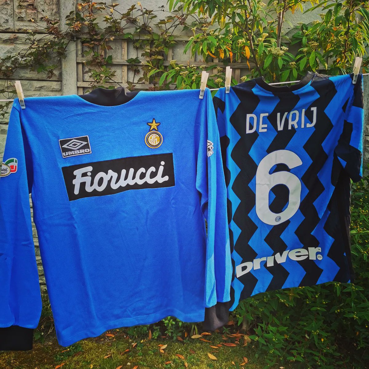 FootballShirtie's tweet photo. 🧽 Great drying out today

🖤💙 Colours well and truely on show ahead of club football's biggest game tomorrow

#Inter #ForzaInter #UCLFinal2023 #UCL #UCLFinal https://t.co/F75rijaZOy