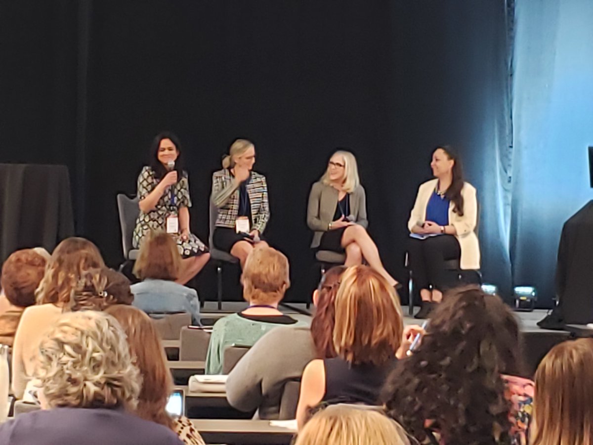 Excellent menopause panel discussion @MayoClinic Transforming Women's Health annual conference! @DrJewelKling @StephFaubionMD @Ektasinghkapoor and @cshufeltMD #TransformWH! @MayoClinicGIM