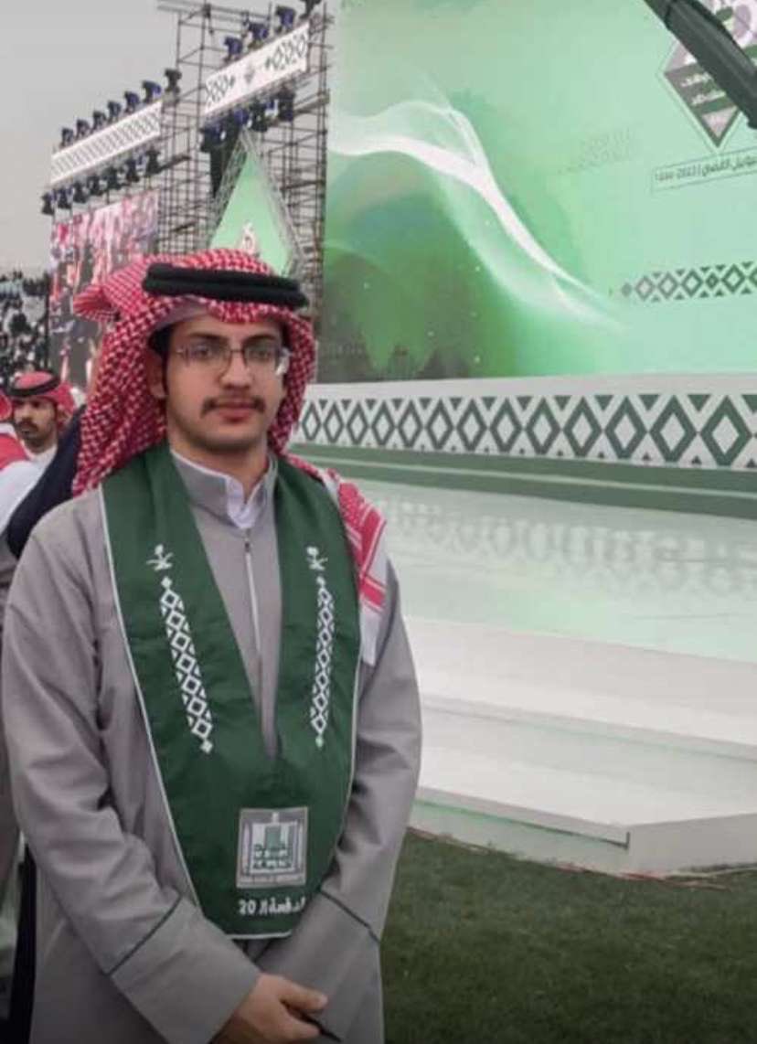 بمثل هاؤلاء تفخرُ قبيلة آل مقرح شرفٌ لا يضاهيه شرف وفقهم الله 

الدكتور / مسفر حيان مسرع آل مقرح
الأستاذ / نواف هادي آل مقرح