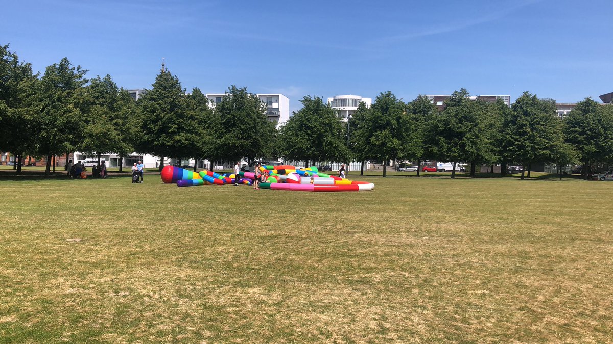 Fantastic @LicketyTweet last day of @IPAGlasgow2023 playing in #GlasgowGreen sharing #Storyplay with Glasgow peeps young and old! Play improves everyone’s life! #Scotland #PlayforLife