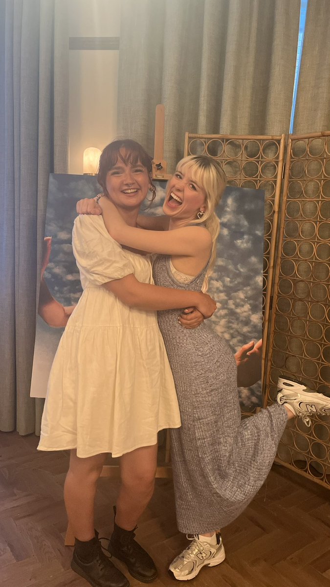 ellie 🍅 tweet media