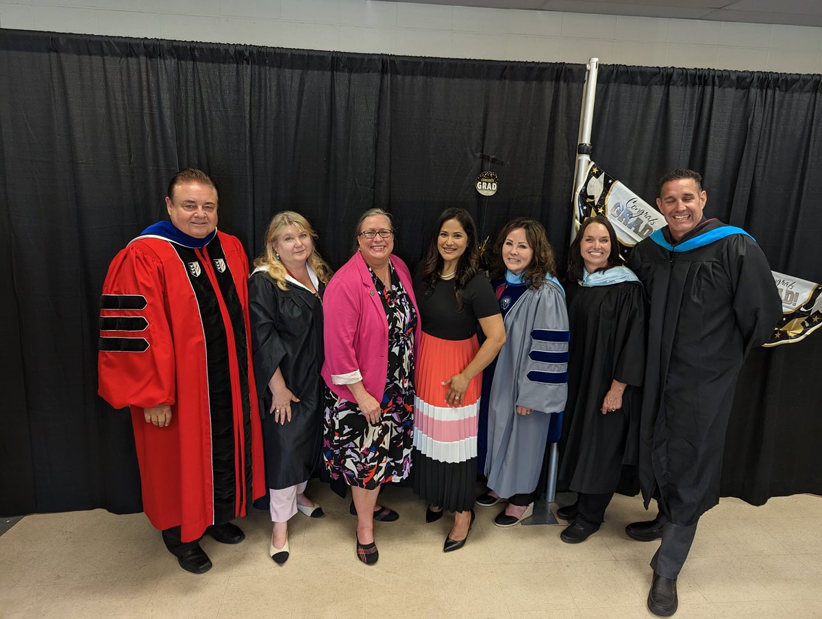 ZaZachry's tweet image. I am honored to be the commencement speaker for the Victor Valley Adult Education Consortium.@CAAdultEd