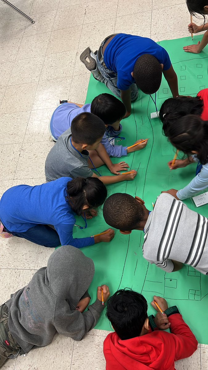 Morenoscub35's tweet photo. Summerschool is in full effect. We have been learning about communities. @NisdBILESL @Espinoza4810 https://t.co/3uAV7tGF9C