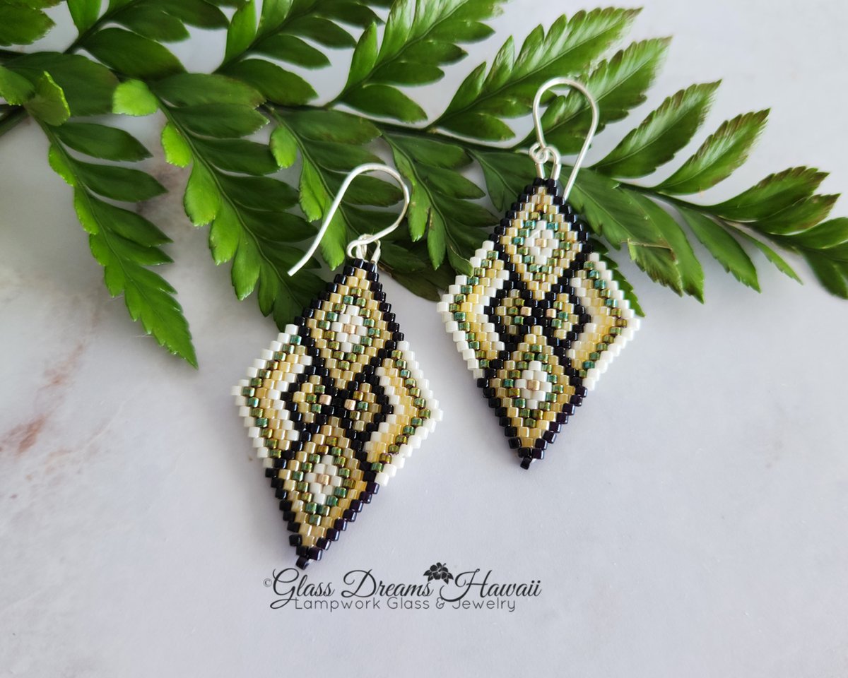 GlassHawaii's tweet image. etsy.com/listing/149944… #diamondshape #handwoven #sterlingsilverearwires #giftideas