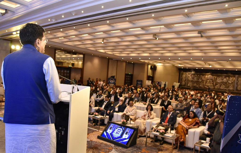 PiyushGoyal's tweet photo. Addressed the Diamond jubilee function of the Federation of Freight Forwarders' Associations in India. 

Urged stakeholders to leverage India’s growing logistics ecosystem to give further boost to India’s share in the global value chain networks. https://t.co/RIZAWZQdlp