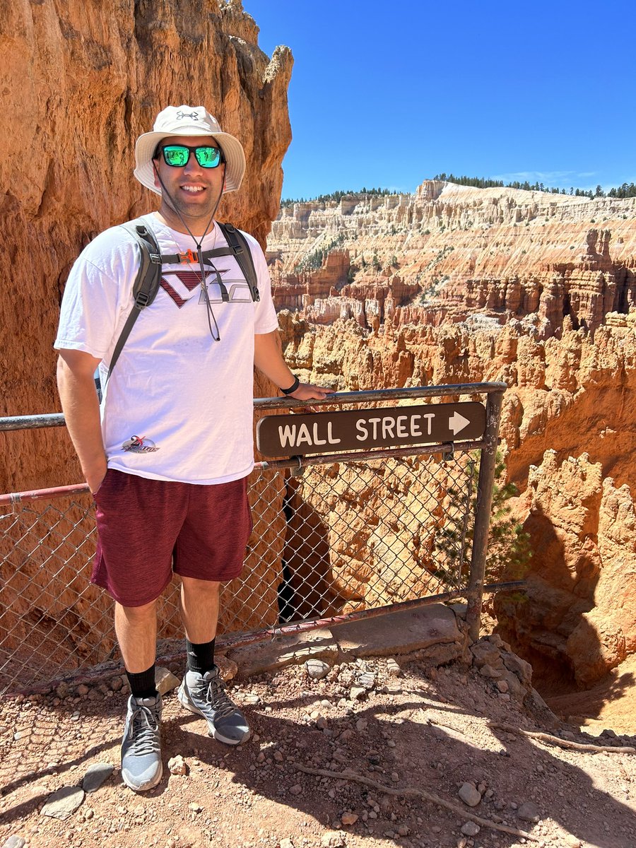 Obligatory picture as a Wealth Advisor on this hike. ⛰️✈️🤙🏼

#BryceCanyon #Travel #Explore