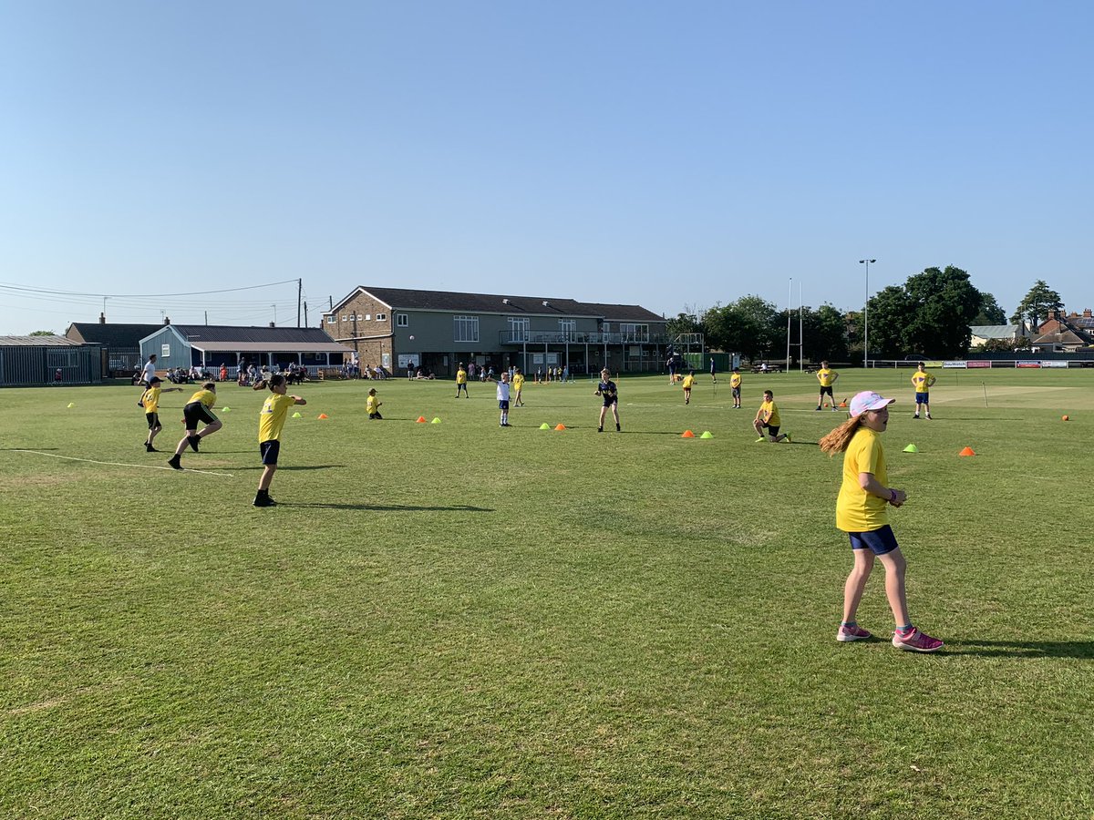 Long Buckby Cricket tweet media