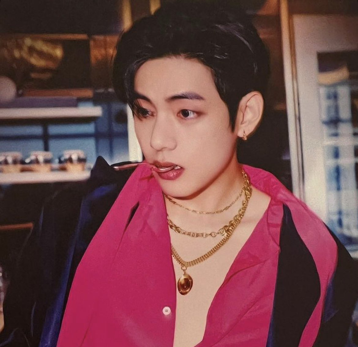 kthvnews's tweet photo. Fashion Stylist &amp; Designer Harris Reed praises Taehyung as an Icon in his latest Instagram Story 

He has styled Celebrities such as Beyoncé, Doja Cat, Harry Styles and more. https://t.co/nD78Q1cMCD