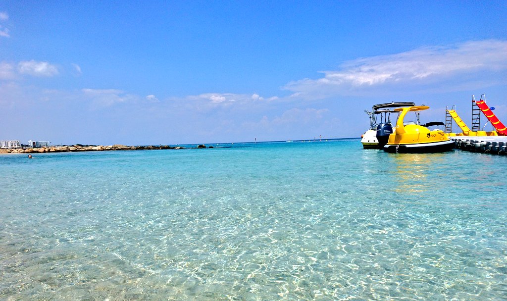 CyprusinFinland's tweet photo. 🤔 Are you looking for the ideal #holiday destination by the sea? 🏖️🍹

Look no further!🤚
#Cyprus🇨🇾 has once again topped the 📊 in @EUEnvironment's latest survey published today for the highest quality waters for bathing in Europe! 🌊

👇
https://t.co/cCvQ4c135h

#kesäloma🩴 https://t.co/J5GS3FAy7L