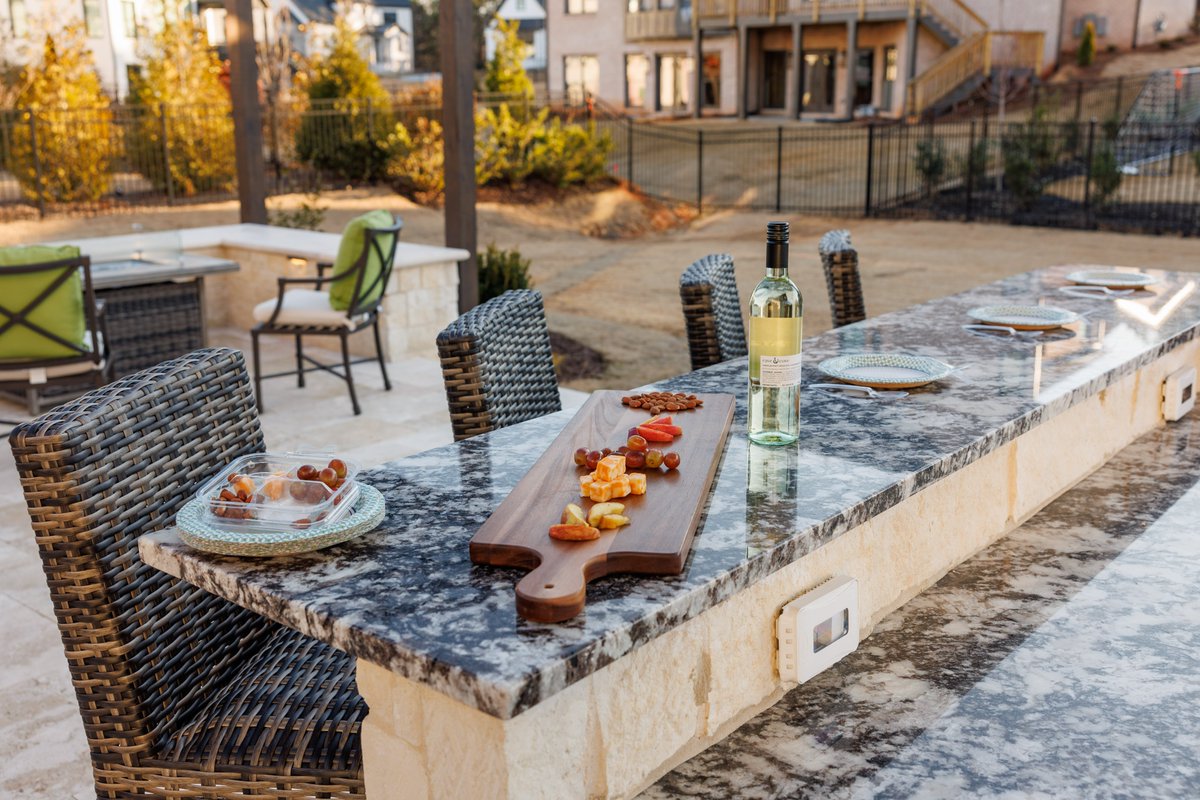 Outdoor Makeover & Living Spaces tweet media