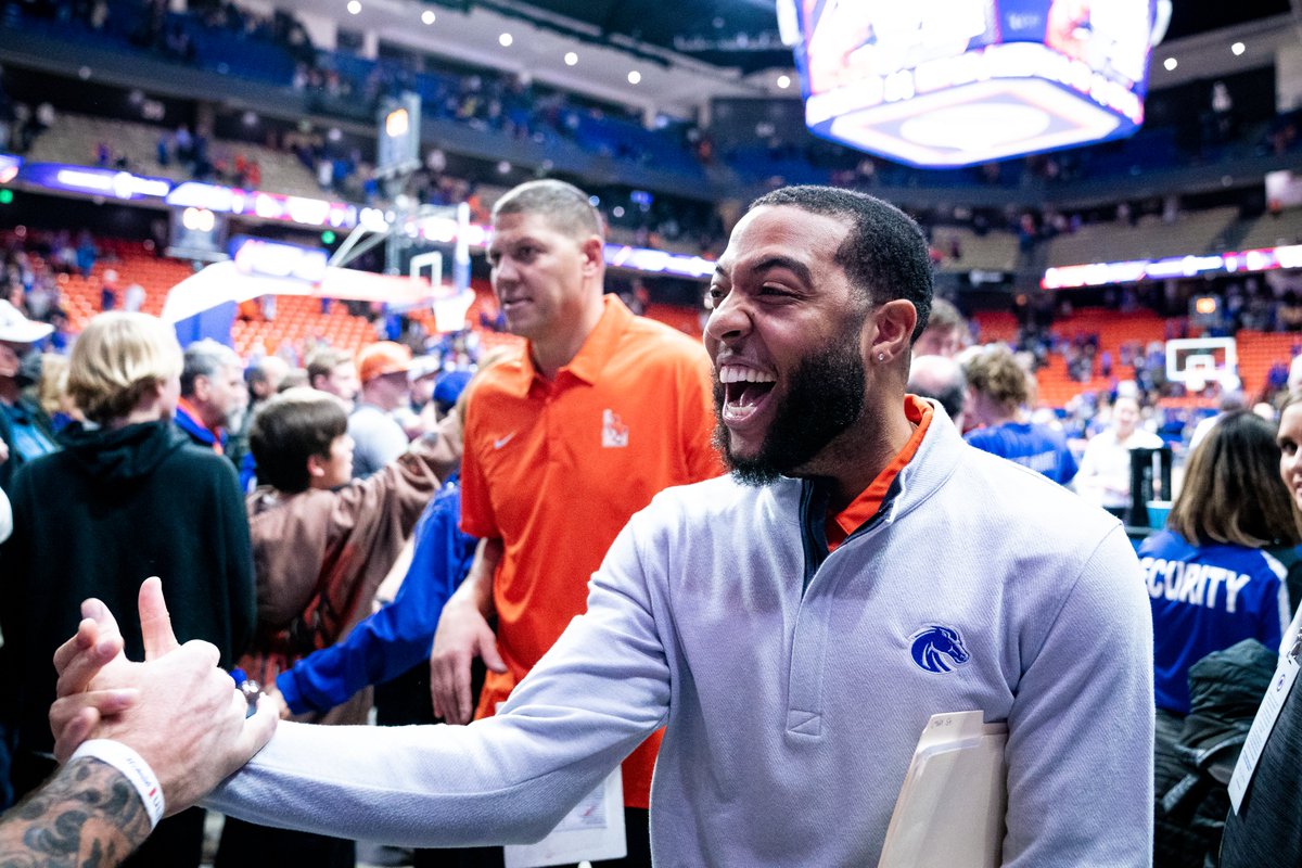 That weekend feeling. . . knowing we are that much closer to getting back to work 💪

#BleedBlue | #UnbreakableCulture