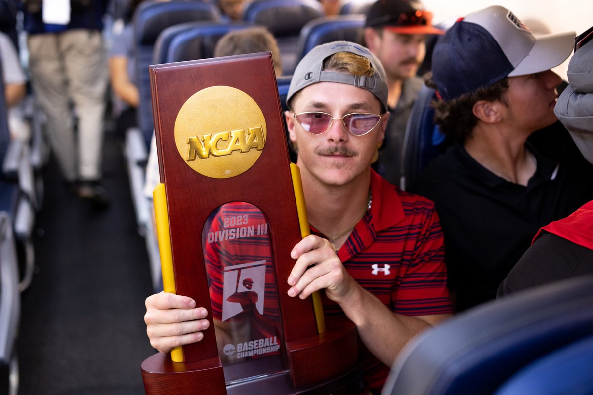 Flying with precious cargo 

#WonNation #d3baseball