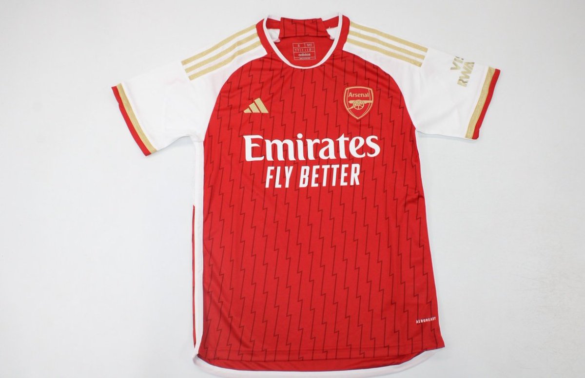 BlxckNews's tweet image. De aquí poco empieza el mercado de fichajes y una nueva temporada, por eso mismo vamos a sortear una camiseta a escoger 🤯

Para participar dale RT a este tweet y sigue a @RosterSpain y a @BlxckNews

El ganador se sabrá el 16 de Junio.