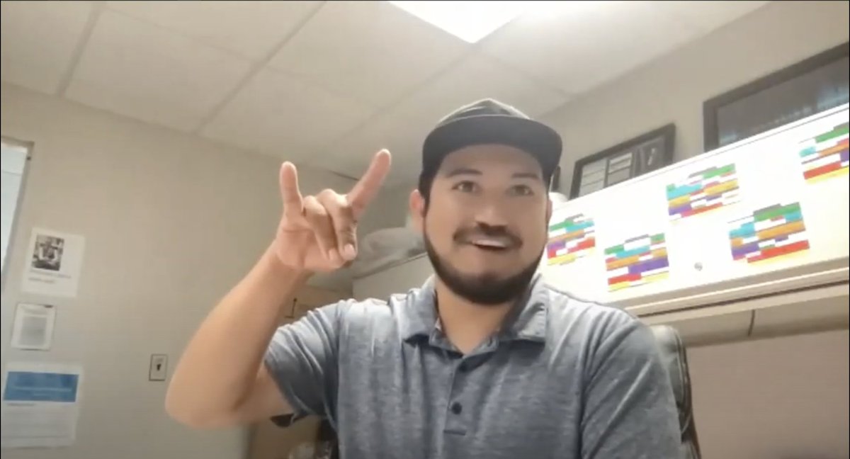 Les informo que hoy día será mi ultimo día aquí en la escuela de Mitchell. Ha sido el placer de mi vida profesional trabajar con los maestros, familias, y estudiantes de nuestra comunidad. Esta decisión fue mía, y les deseo lo mejor en todo. ¡Hasta siempre! - Mr. C