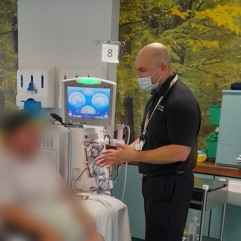 Next up we are with Marc Cooper, Renal Dietitian at RWT. 

Marc is currently discussing a patient’s blood results and their personalised nutritional plan after his hemodialysis. 

#OnShiftWithRWT #WeAreDietetics