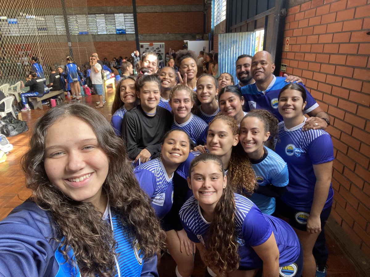 NA TORCIDA PELA NOSSAS MENINAS! 🤞🏾💙💛

Daqui a pouco, nossas meninas do Infanto enfrentam a equipe do Nova Petrópolis, pela última rodada da primeira fase classificatória!

Vamos, NVC! 👊🏾

#NiteroiEsportes <a href="/mazinho/">mazinho</a>.injetores