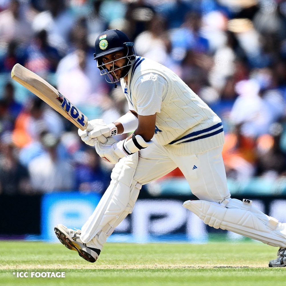 royalstaglil's tweet image. Taking the game to the opposition 👊 That's what we call the true #InItToWinIt spirit! 

Time to end Day 3 on a high. 

#ICC #WTC23 #RoyalStag #WorldTestChampionship #LiveItLarge #Cricket #IndianCricket #CricketFever #CricketLover #TeamIndia #Sports #CricketLife #WTCFinal