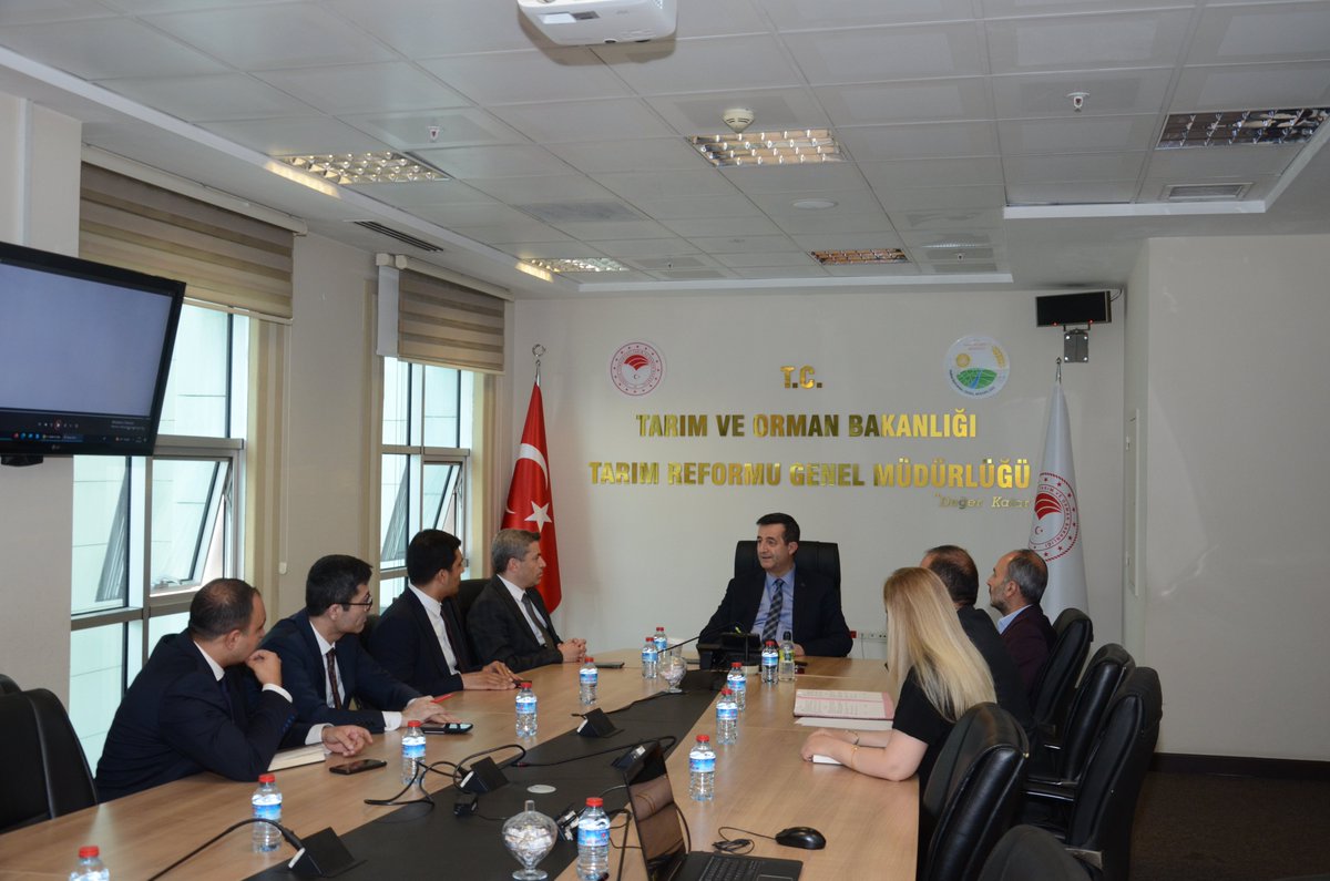 trgmresmi's tweet photo. Dünya Bankası Finansmanlı Türkiye İklim Akıllı ve Rekabetçi Tarımsal Büyüme Projesi(TUCSAP) kapsamındaki #TDİOSB’lerin alt projesi’nin kredilendirilmesine ilişkin Bankacılık Hizmet Protokolü, Genel Müd. Burhan DEMİROK ile T.C. #ZiraatBankası A.Ş. yetkilileri tarafından imzalandı. https://t.co/2JsukeoJFj