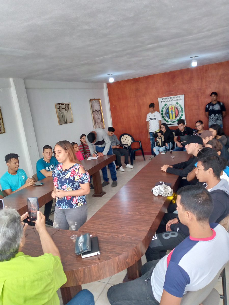 Rueda de Prensa de la Valiente Juventud de la Seccional Carùpano - Paria, con apoyo del Sec. General <a href="/edgargarcia7/">Edgar Garcia Peña</a>. Nuestros jóvenes levantaron su voz para dar un contundente apoyo a la Comisión Nacional de Primarias, exigir al CNE la apertura del Registro de Nuevos Votantes.