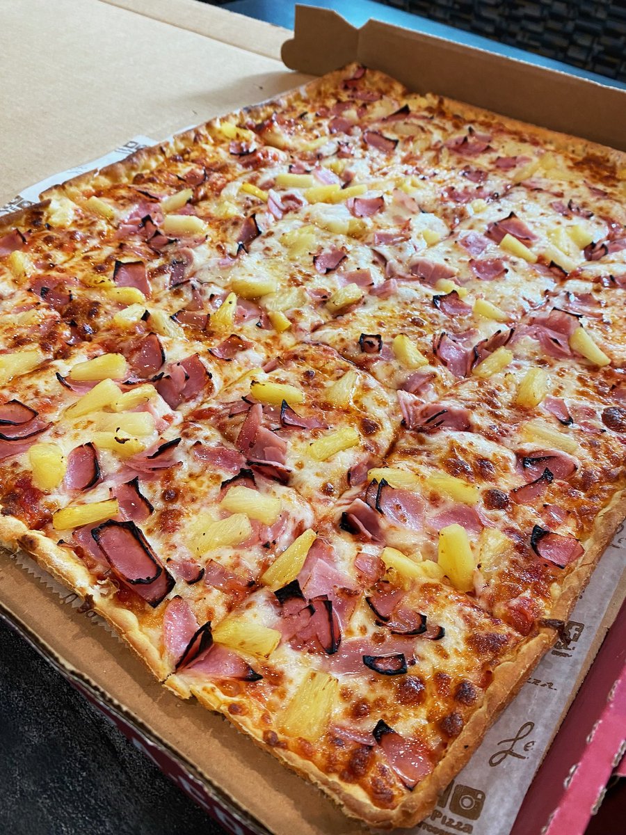 LedoPizza's tweet photo. 🟥 #FridayFeeling GIVEAWAY 🟥

We are giving away a 
$100 #LedoPizza GIFT CARD

To enter you must:
✅ Follow 
🔁 Retweet
💬 Tag a Friend in Comments

1 winner picked at 10pm 6/9/23

Kick off your weekend with some Ledo Pizza!

Start your Order 📲 https://t.co/dR6Yi5D0Xg https://t.co/fZW7pU6uFL