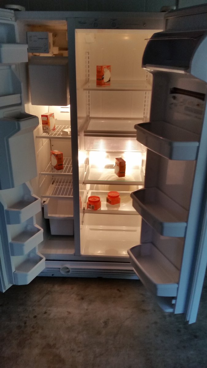 fearlesslyloyal's tweet image. #DomesticEngineering aka #Cleaning &amp;amp; sanitizing The fridge after one of the #Hurricanes No electric power.