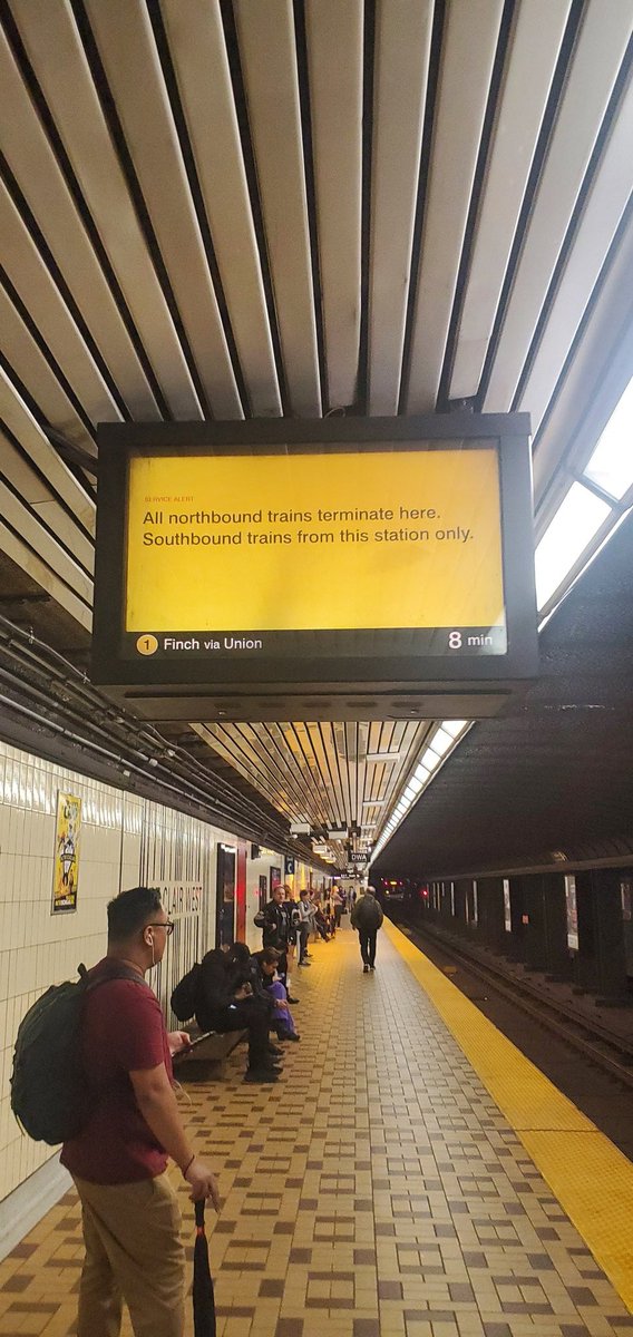 SarahALawless's tweet photo. #ttchelps What is going on at St Clair W? https://t.co/1yw2Z6GQxg
