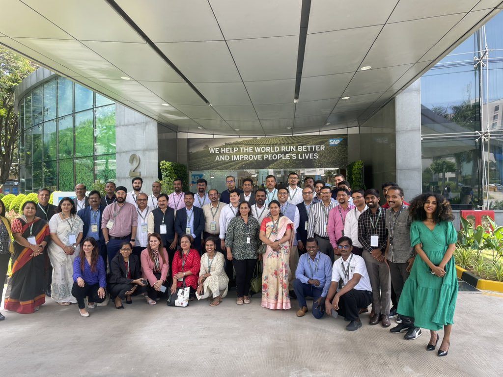 PrabhuShankarnd's tweet photo. #Placement2024
Today at SAP Labs India 🇮🇳 Placement Officers Meet 👨🏫
🎯Geared towards Sustainability initiatives♻️
🎯Diversity and Inclusion 🏳️🌈
🎯Mindfulness 🧘♂️
🎯 Get Set Go for IT Hiring 👨💻👩💻
@saplabsindia
#loyolaicamcollege
#LICET
#IndustryAcademia
#thebestrun https://t.co/nJ2tFiuklG