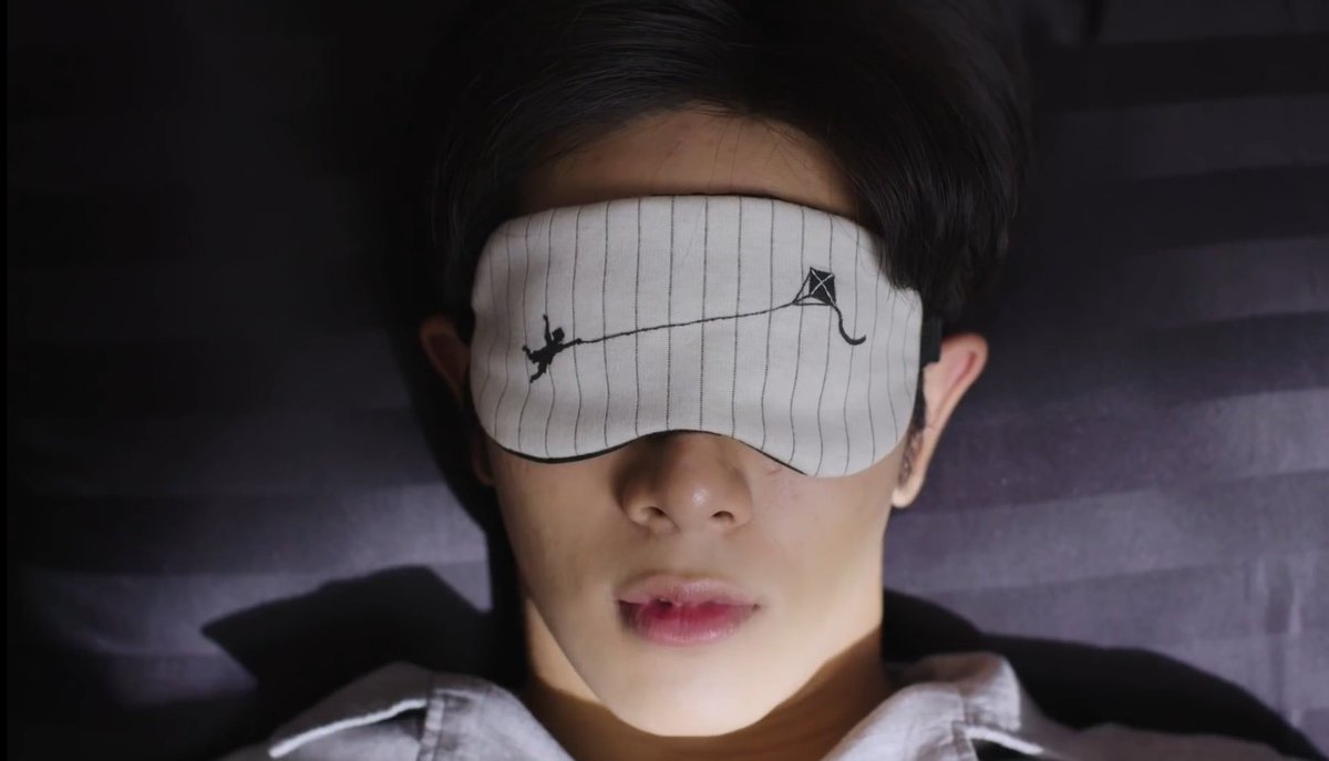 tusen_stjerner's tweet photo. Tian waking up alone on his huge &amp; comfortable bed back at home in the city: 🙁
Tian waking up on a simple bed under the mosquito net, but in Phupha's arms: 🥰

I'm seriously so happy for him 🥺 

#OurSkyyx1000Stars
#เอิร์ทมิกซ์ #EarthMix https://t.co/b27XLzwBFz